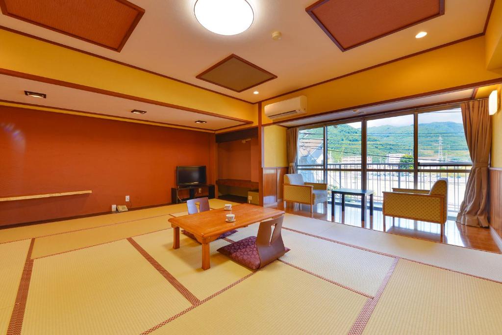 Ooedo Onsen Monogatari Hotel Shinko ryokan à Yamanashi Fuefuki