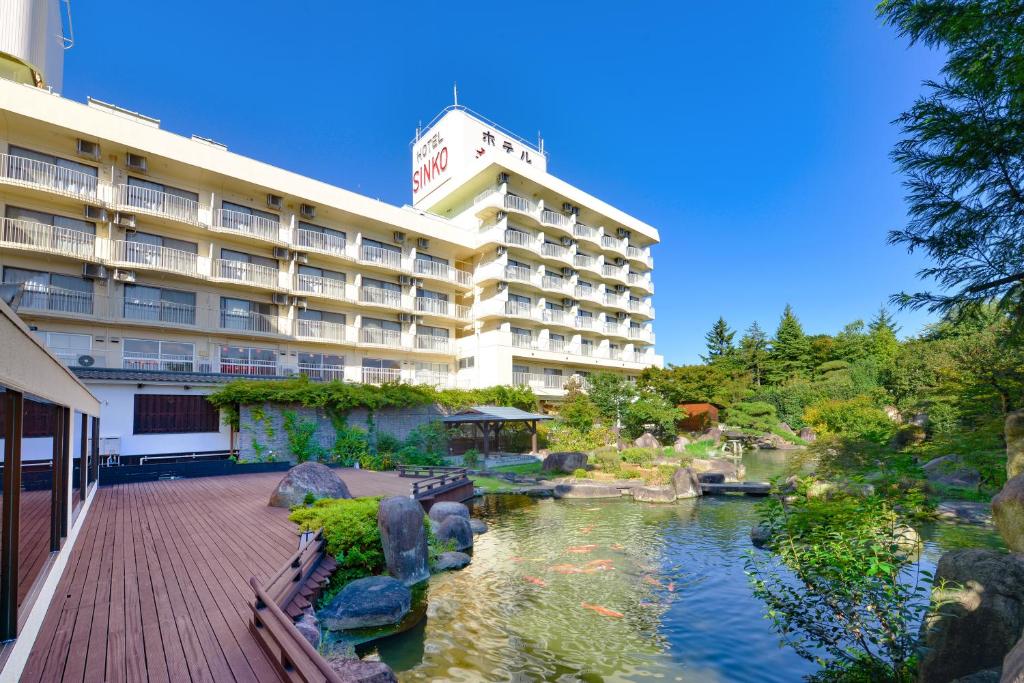 Ooedo Onsen Monogatari Hotel Shinko ryokan à Yamanashi Fuefuki
