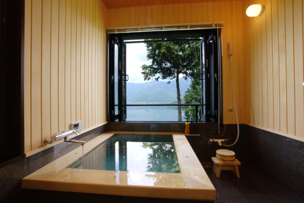 Rakuyu ryokan Yamanashi Fujikawaguchiko 2